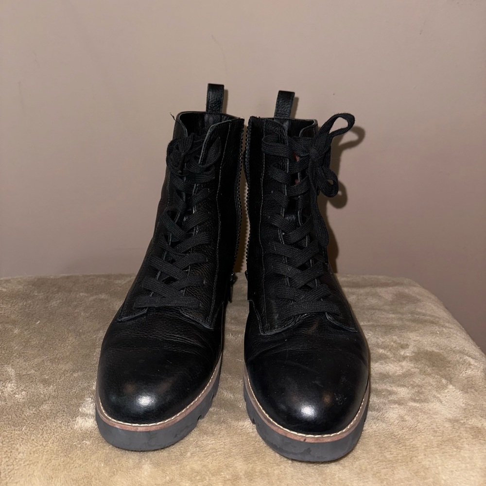 Vionic Women’s Lani “Combat Boots” — 9.5 M